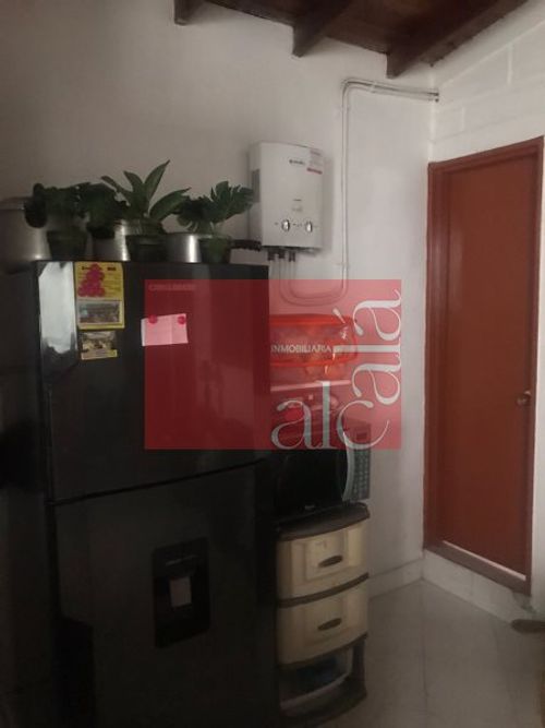 Casa de 3 alcobas en venta en Calle Larga, Sabaneta, 63 m² · foto 2 de 9