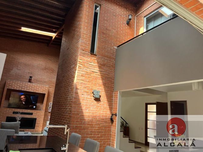 Casa de 5 alcobas en venta en San Lucas, Medellín, 290 m² · foto 6 de 24