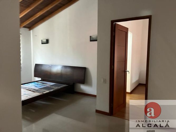 Casa de 5 alcobas en venta en San Lucas, Medellín, 290 m² · foto 18 de 24