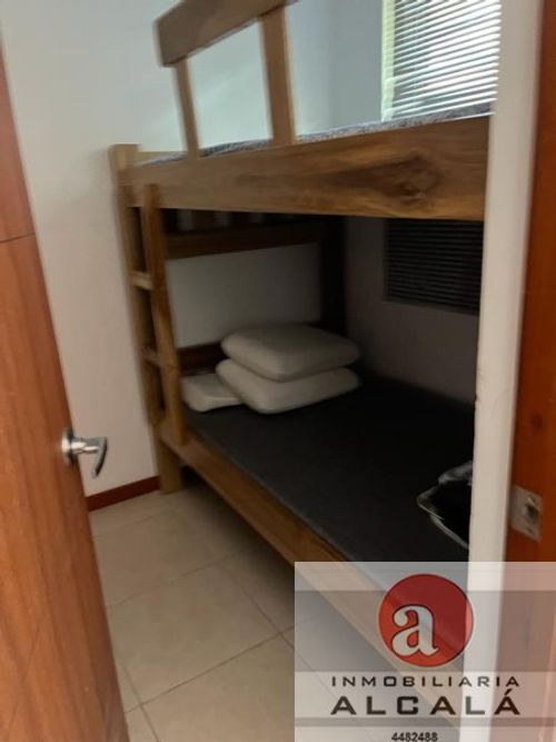 Casa de 5 alcobas en venta en San Lucas, Medellín, 290 m² · foto 22 de 24