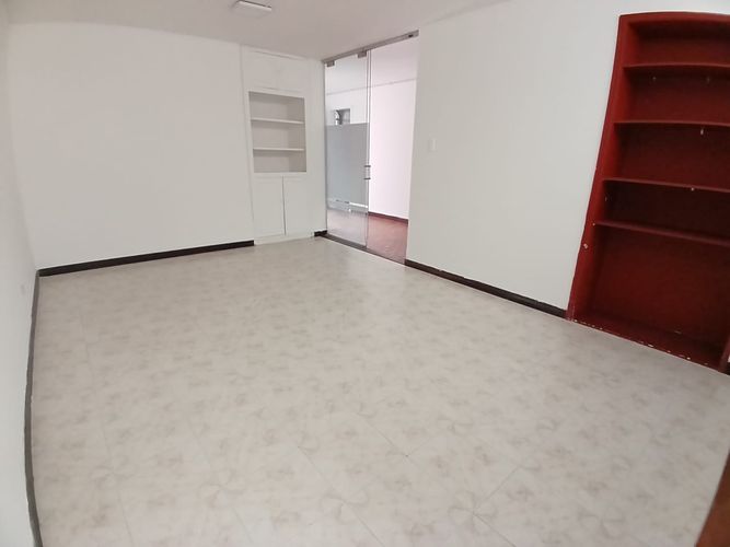 Casa de 5 alcobas en venta en Niza Norte, Bogotá, 225 m² · foto 2 de 19