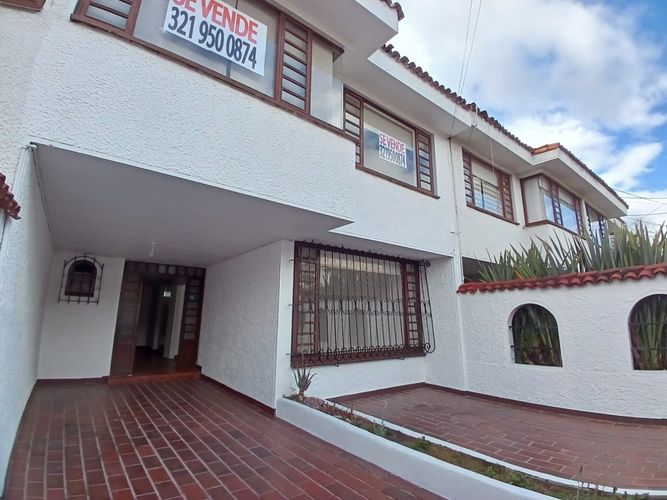 Casa de 5 alcobas en venta en Niza Norte, Bogotá, 225 m² · foto 3 de 19