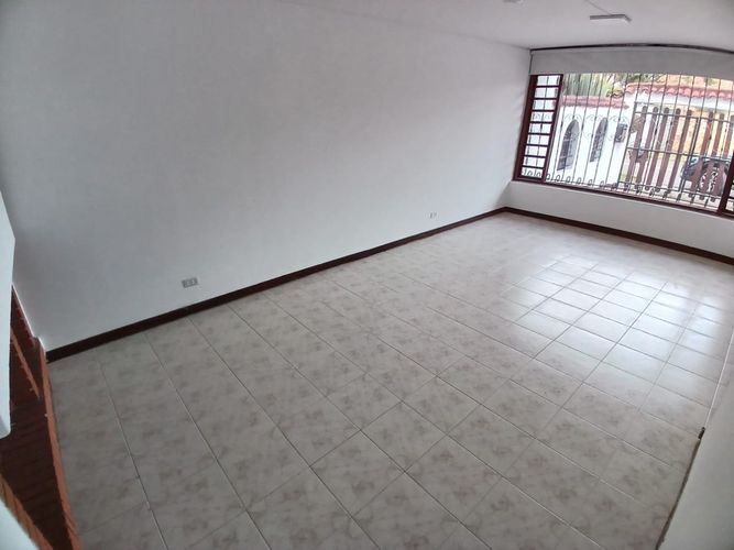 Casa de 5 alcobas en venta en Niza Norte, Bogotá, 225 m² · foto 5 de 19