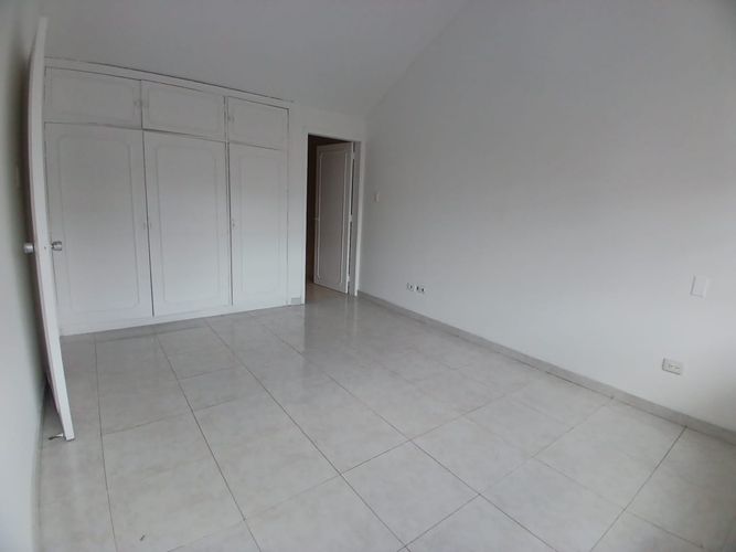 Casa de 5 alcobas en venta en Niza Norte, Bogotá, 225 m² · foto 11 de 19