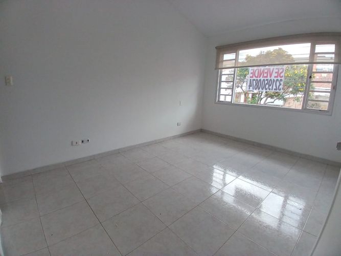 Casa de 5 alcobas en venta en Niza Norte, Bogotá, 225 m² · foto 13 de 19