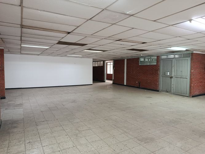 Bodega en arriendo en San Pedro, Cali, 700 m² · foto 8 de 24