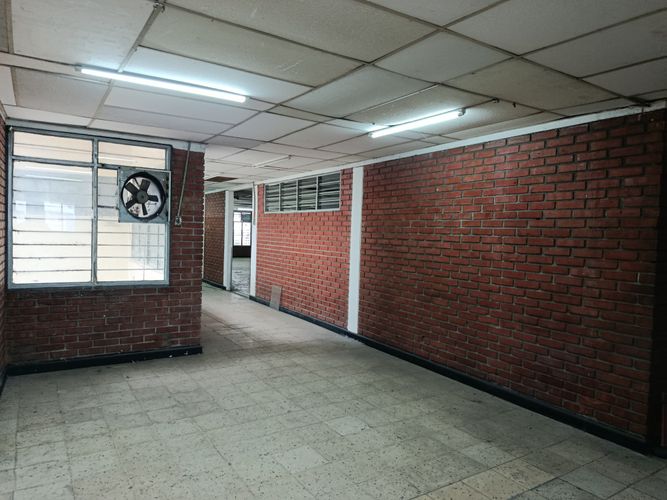 Bodega en arriendo en San Pedro, Cali, 700 m² · foto 16 de 24