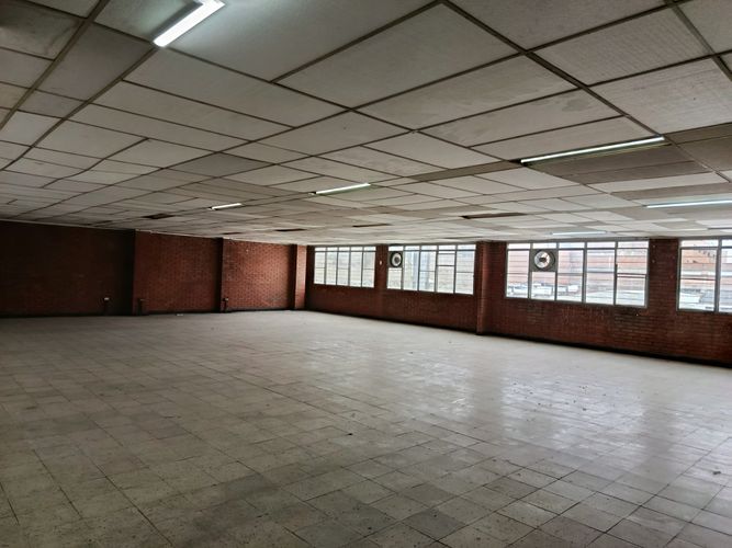 Bodega en arriendo en San Pedro, Cali, 700 m² · foto 18 de 24