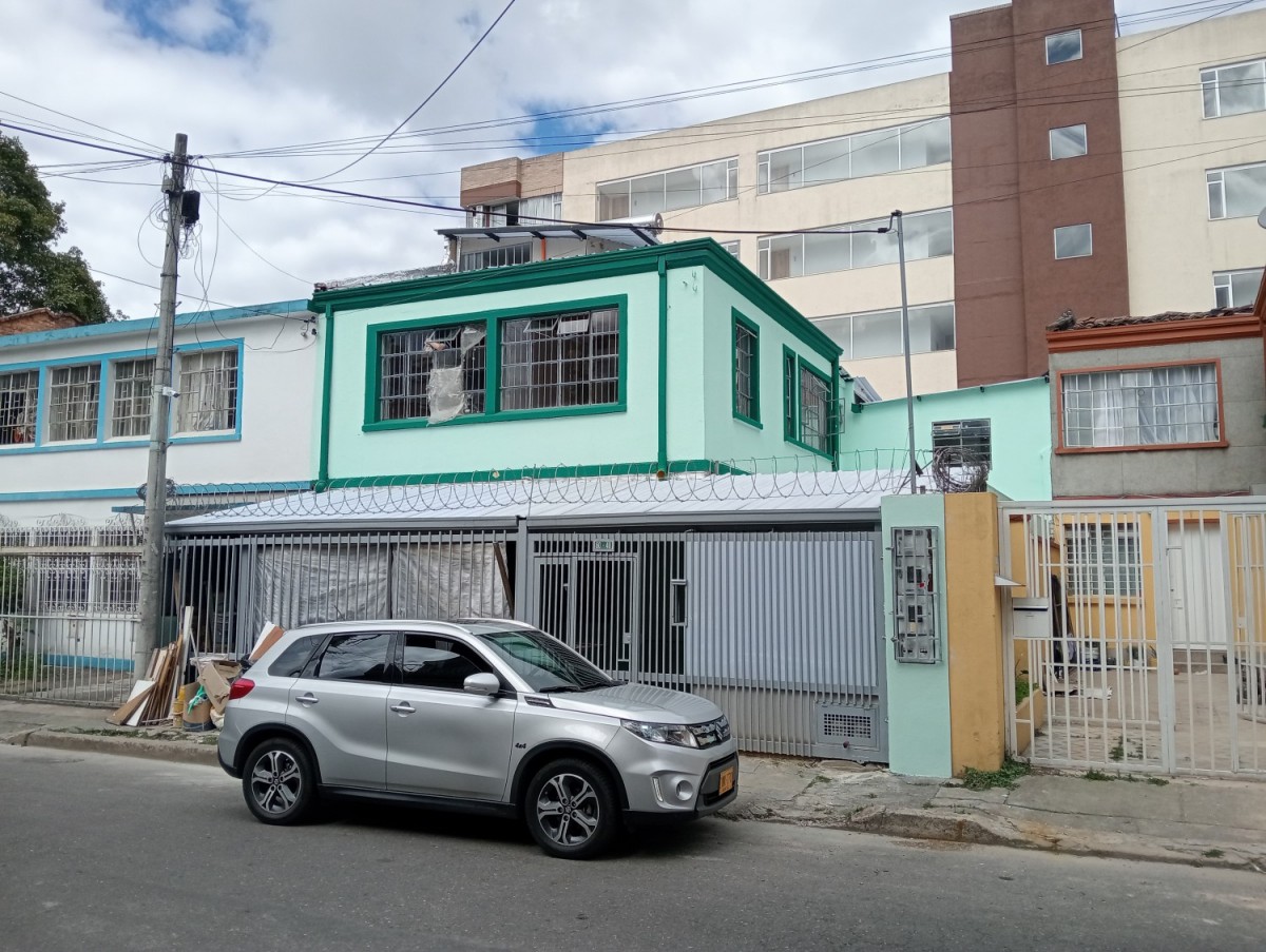 Casa en venta en San Luis, Bogotá · foto 3 de 15