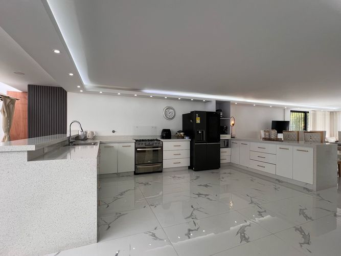 Casa de 3 alcobas en venta en Chipre, Rionegro, 350 m² · foto 4 de 16