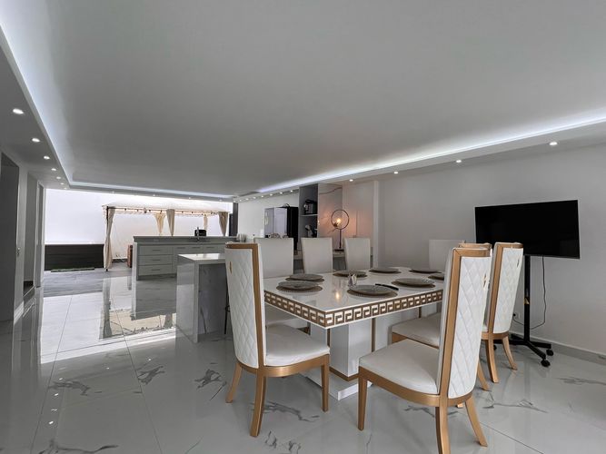 Casa de 3 alcobas en venta en Chipre, Rionegro, 350 m² · foto 3 de 16