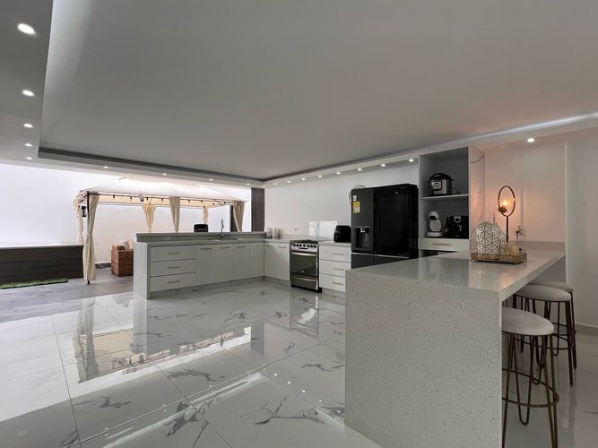 Casa de 3 alcobas en venta en Chipre, Rionegro, 350 m² · foto 9 de 16