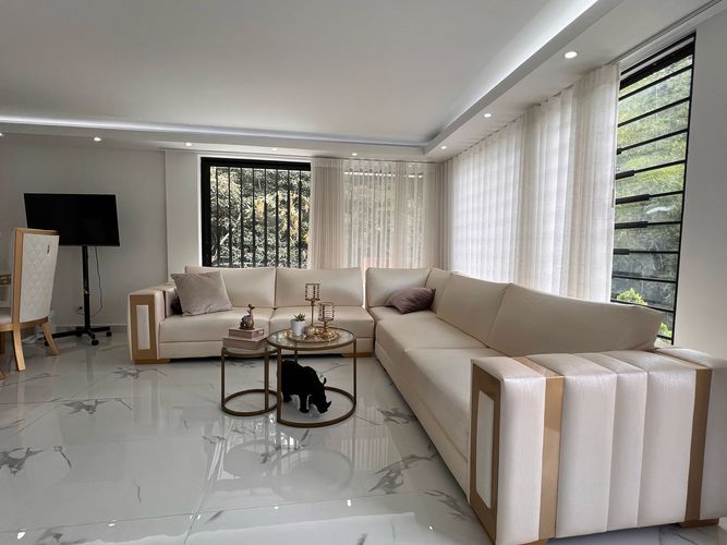 Casa de 3 alcobas en venta en Chipre, Rionegro, 350 m² · foto 2 de 16