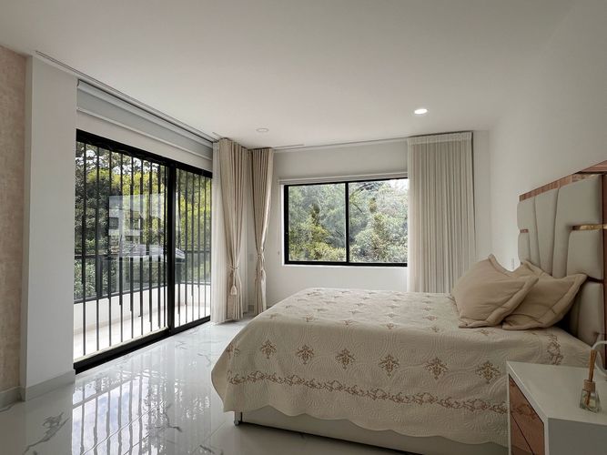 Casa de 3 alcobas en venta en Chipre, Rionegro, 350 m² · foto 8 de 16