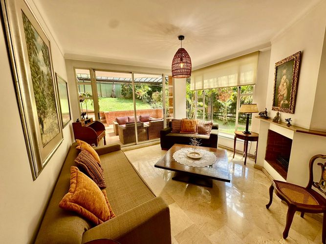 Casa de 4 alcobas en arriendo en Las Lomas, Medellín, 264 m² · foto 4 de 24
