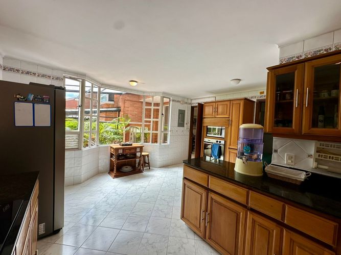 Casa de 4 alcobas en arriendo en Las Lomas, Medellín, 264 m² · foto 18 de 24