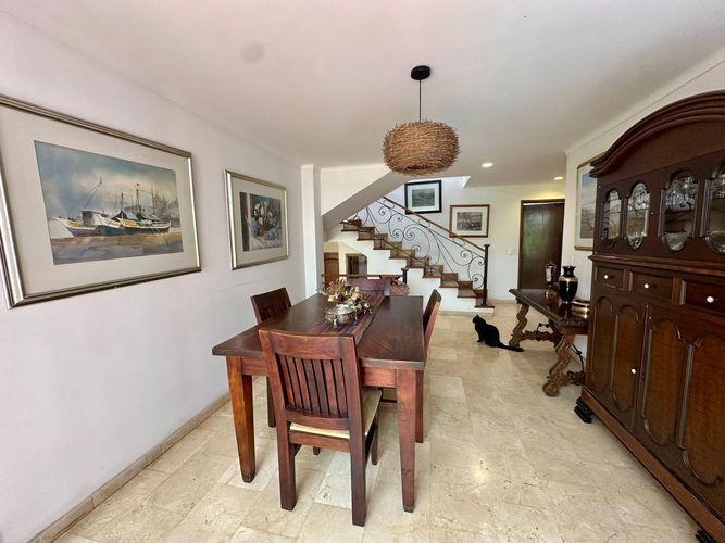 Casa de 4 alcobas en arriendo en Las Lomas, Medellín, 264 m² · foto 7 de 24