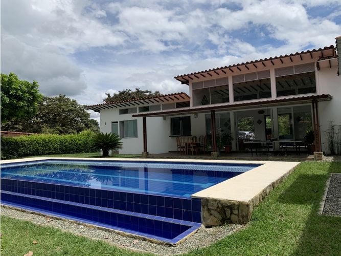 Casa de 3 alcobas en venta en Via El Eden, Armenia, 261 m² · foto 3 de 24