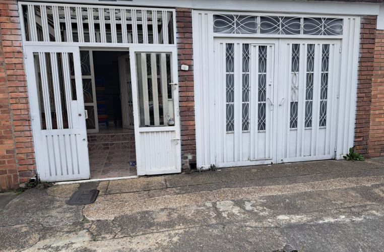 Casa de 6 alcobas en venta en Popular Modelo, Bogotá, 236 m² · foto 18 de 19