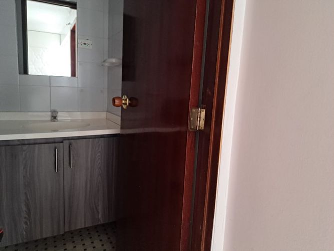 Casa de 6 alcobas en venta en Popular Modelo, Bogotá, 236 m² · foto 8 de 19