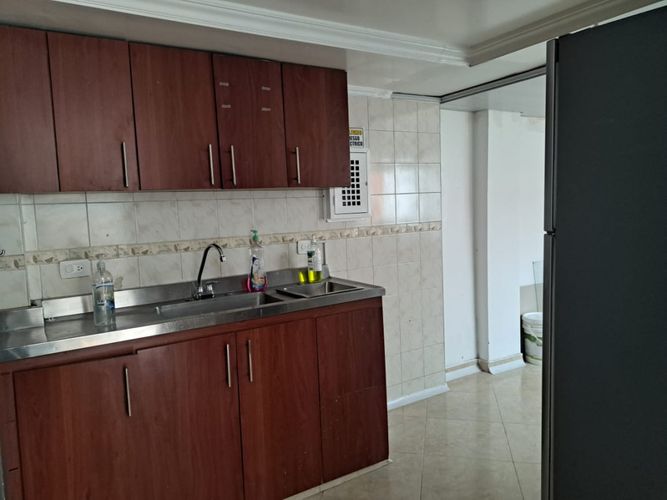 Casa de 6 alcobas en venta en Popular Modelo, Bogotá, 236 m² · foto 2 de 19