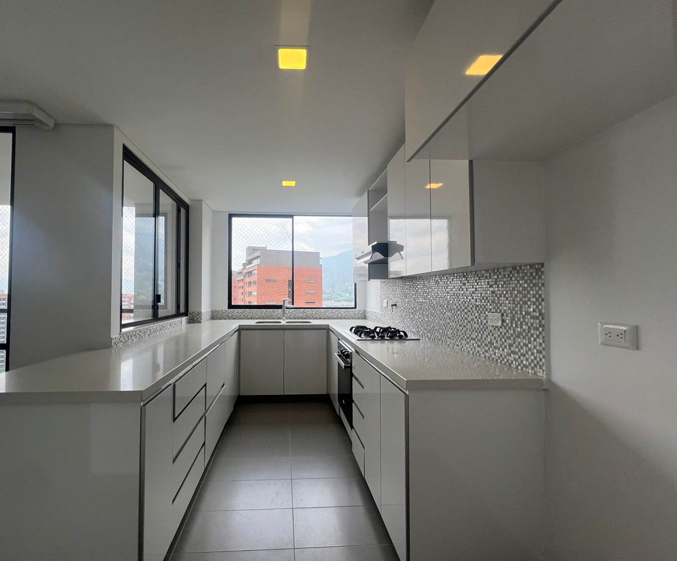 Apartamento en arriendo en La Pradera, Envigado · foto 5 de 16
