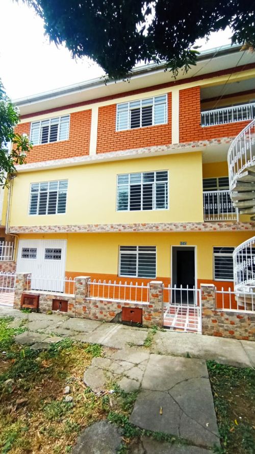 Casa de 12 alcobas en venta en Base Aerea, Cali, 350 m² · foto 2 de 18