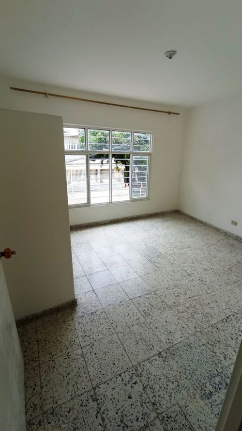 Casa de 12 alcobas en venta en Base Aerea, Cali, 350 m² · foto 12 de 18