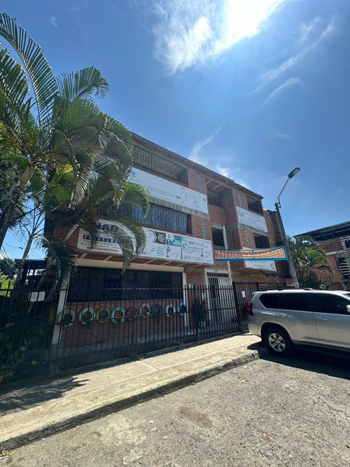 Edificio en arriendo en Valle Grande, Cali, 203 m² · foto 2 de 11