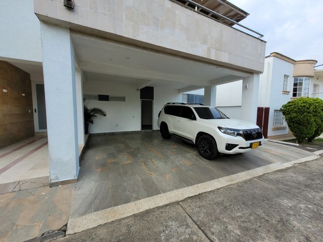 Casa de 8 alcobas en venta en Pance, Cali · foto 2 de 24