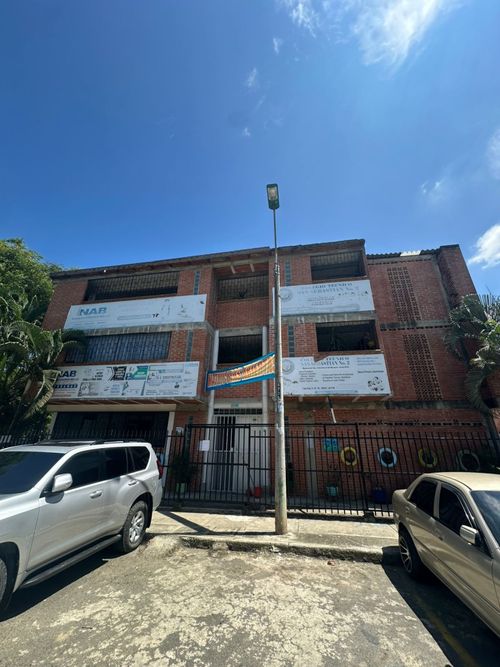 Edificio en venta en Valle Grande, Cali, 203 m² · foto 2 de 11