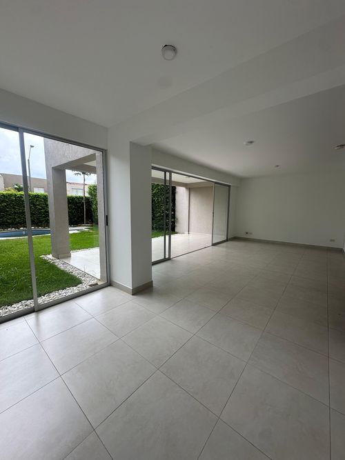 Casa de 3 alcobas en venta en Alfaguara, Jamundí, 235 m² · foto 5 de 16