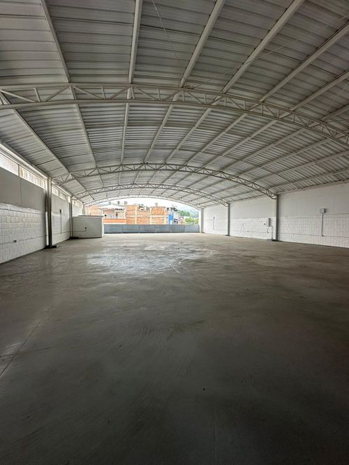 Local en arriendo en Alameda, Cali, 510 m² · foto 2 de 5