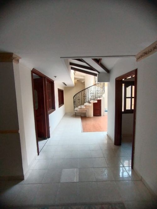 Casa de 5 alcobas en venta en El Limonar, Cali, 450 m² · foto 4 de 24