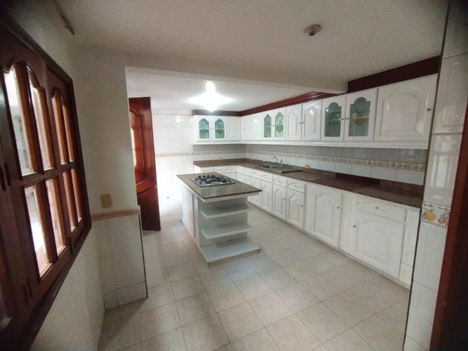 Casa de 5 alcobas en venta en El Limonar, Cali, 450 m² · foto 6 de 24