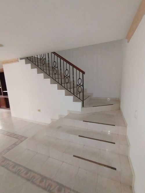 Casa de 5 alcobas en venta en El Limonar, Cali, 450 m² · foto 11 de 24