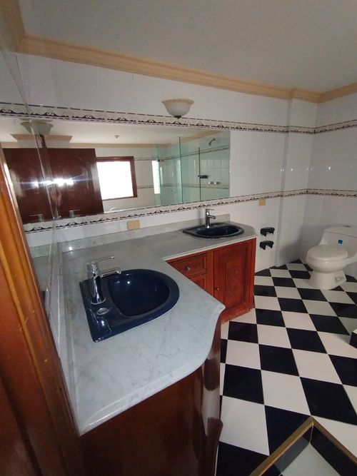 Casa de 5 alcobas en venta en El Limonar, Cali, 450 m² · foto 22 de 24