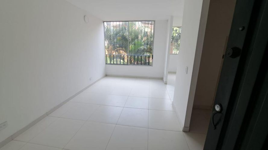 Apartamento de 2 alcobas en venta en Batallon Pichincha, Cali, 43 m² · foto 4 de 16