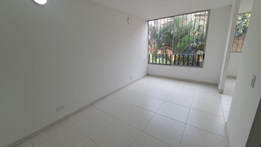 Apartamento de 2 alcobas en venta en Batallon Pichincha, Cali, 43 m² · foto 12 de 16