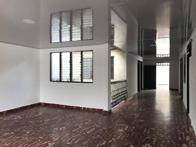 Casa de 10 alcobas en venta en Los Cambulos, Cali, 200 m² · foto 2 de 7