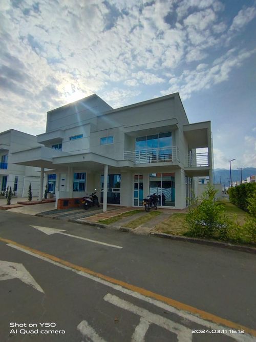 Casa de 5 alcobas en venta en Simon Bolivar, Jamundí, 350 m² · foto 2 de 24