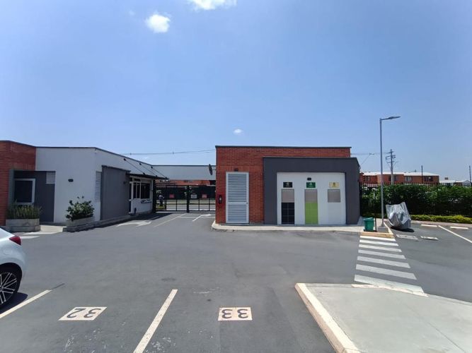 Apartamento de 2 alcobas en arriendo en Alfaguara, Cali, 60 m² · foto 2 de 24