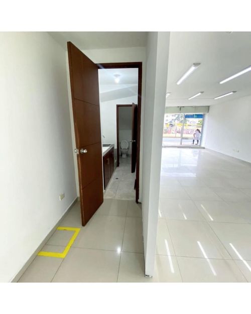 Local en arriendo en Los Libertadores, Cali, 106 m² · foto 9 de 9