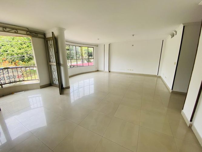 Apartamento de 3 alcobas en venta en Prados Del Limonar, Cali, 112 m² · foto 3 de 24