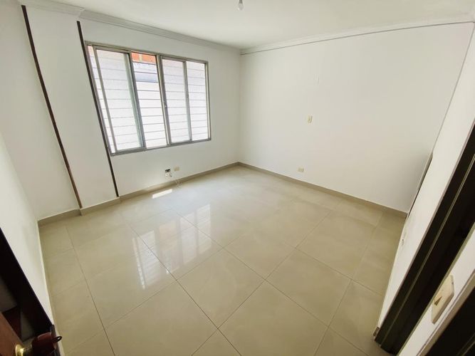 Apartamento de 3 alcobas en venta en Prados Del Limonar, Cali, 112 m² · foto 9 de 24