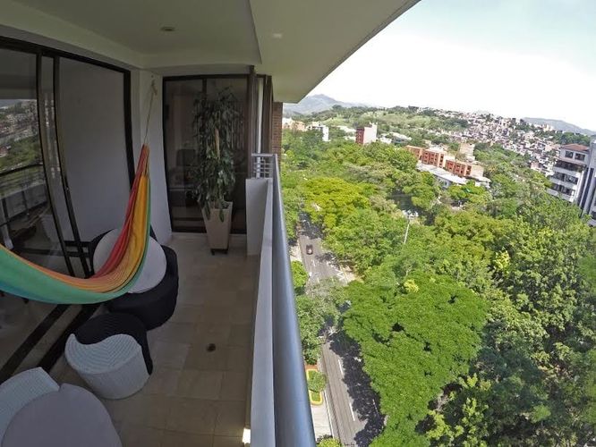 Apartamento de 5 alcobas en venta en Santa Teresita, Cali, 240 m² · foto 23 de 24