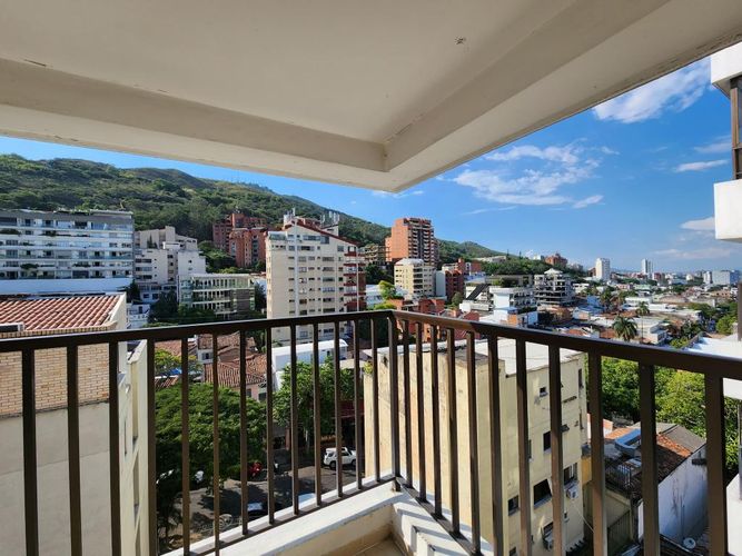 Apartamento de 4 alcobas en venta en Centenario, Cali, 240 m² · foto 5 de 17