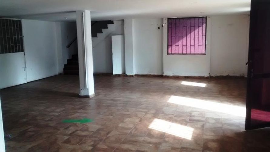 Bodega en venta en La Esmeralda, Cali, 1250 m² · foto 3 de 9
