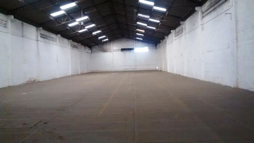 Bodega en venta en La Esmeralda, Cali, 1250 m² · foto 4 de 9