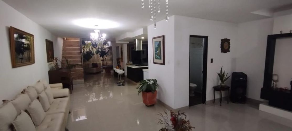 Casa de 6 alcobas en venta en Seminario, Cali, 410 m² · foto 3 de 22